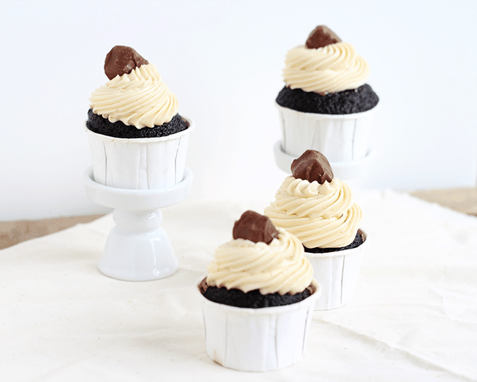 Snickers Cupcakes