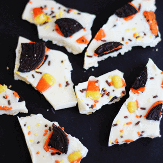 Halloween-themed Oreo bark.