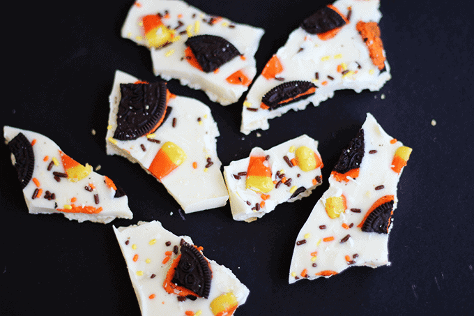 Halloween-themed Oreo bark.