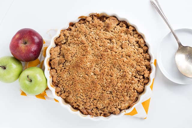 Peanut Butter Apple Crumble - This peanut butter apple crumble is a fun, unique fall dessert! The tart granny smith apples are smothered in brown sugar and peanut butter. They're topped with a peanut butter crumble and baked until bubbly. The apples come out tender and are soaking in an apple infused peanut butter sauce. #cookiedoughandovenmitt #apple #peanutbutter #crumble #crisp #dessertfoodrecipes
