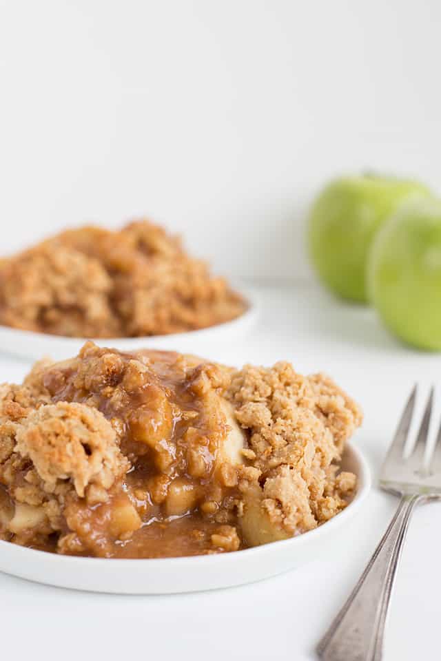 Peanut Butter Apple Crumble - This peanut butter apple crumble is a fun, unique fall dessert! The tart granny smith apples are smothered in brown sugar and peanut butter. They're topped with a peanut butter crumble and baked until bubbly. The apples come out tender and are soaking in an apple infused peanut butter sauce. #cookiedoughandovenmitt #apple #peanutbutter #crumble #crisp #dessertfoodrecipes