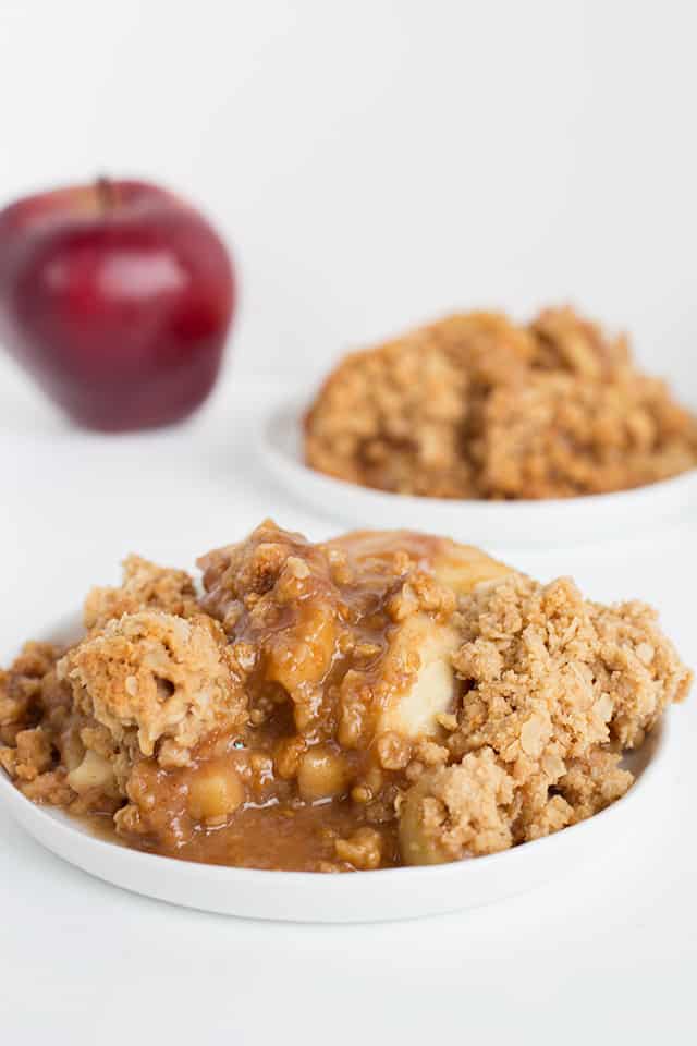 Peanut Butter Apple Crumble - This peanut butter apple crumble is a fun, unique fall dessert! The tart granny smith apples are smothered in brown sugar and peanut butter. They're topped with a peanut butter crumble and baked until bubbly. The apples come out tender and are soaking in an apple infused peanut butter sauce. #cookiedoughandovenmitt #apple #peanutbutter #crumble #crisp #dessertfoodrecipes
