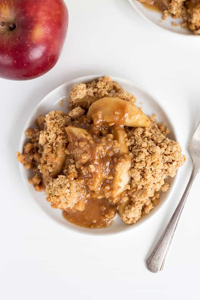Peanut Butter Apple Crumble - This peanut butter apple crumble is a fun, unique fall dessert! The tart granny smith apples are smothered in brown sugar and peanut butter. They're topped with a peanut butter crumble and baked until bubbly. The apples come out tender and are soaking in an apple infused peanut butter sauce. #cookiedoughandovenmitt #apple #peanutbutter #crumble #crisp #dessertfoodrecipes