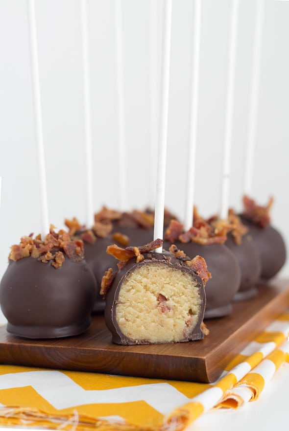 easy cake pops with maple flavor on the inside and chocolate and crispy bacon on the outside