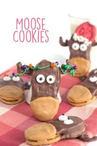 Easy Moose Cookies. Get your Nutter Butters out and start decorating with me. The perfect little Christmas cookie decoration.