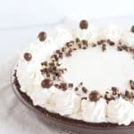 A mocha cream pie with chocolate chips.