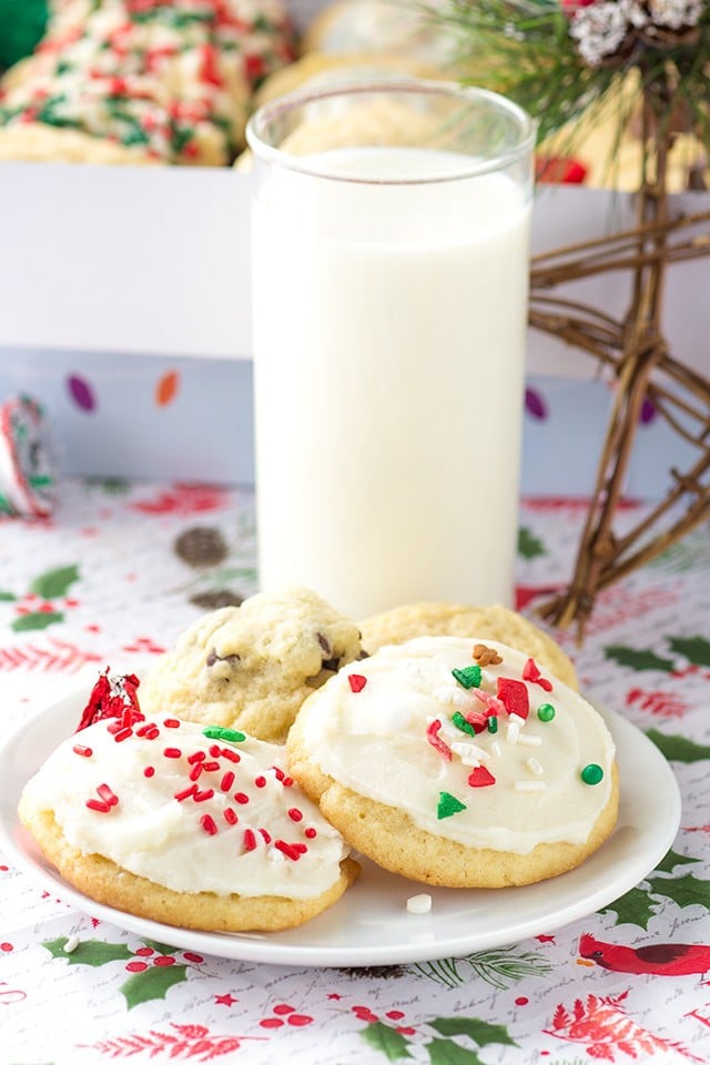 Five Christmas Cookies One Dough - One basic cookie dough and so many different add ins to jazz them up. This is the perfect way to fill up a holiday gift box for friends, coworkers, and family!