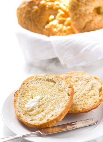 Homemade Bagels - dense chewy homemade bagels that taste amazing! Add some butter and cream cheese and you'll have the perfect breakfast.
