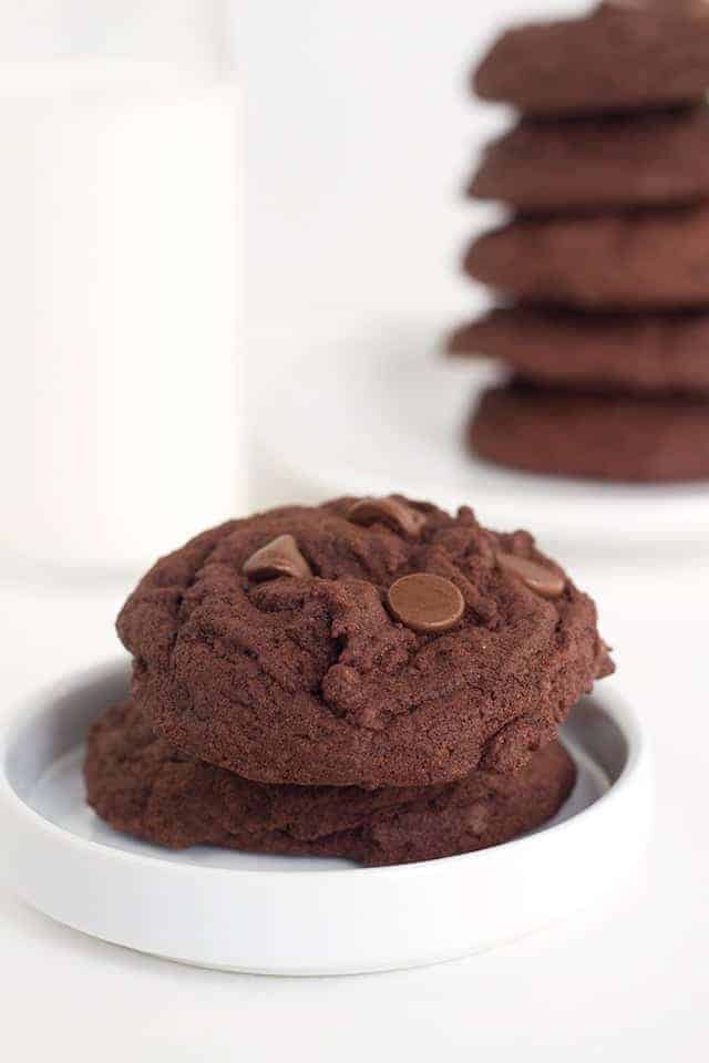 Chocolate Chocolate Chip Pudding Cookies - tender cookies loaded with chocolate pudding and chocolate chips. Talk about highly addictive!