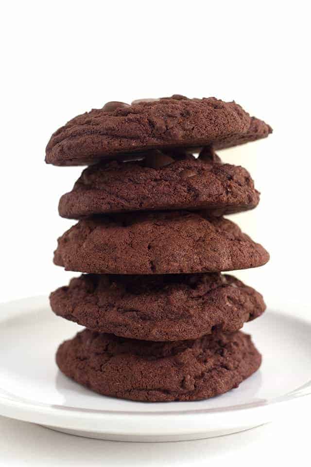Chocolate Chocolate Chip Pudding Cookies - tender cookies loaded with chocolate pudding and chocolate chips. Talk about highly addictive!