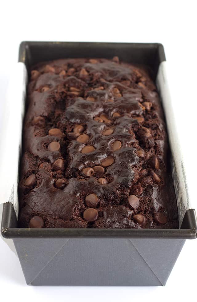 Double Chocolate Banana Bread - moist banana bread with loads of chocolate stuffed inside it! Don't forget to top it off by sprinkling some chocolate chips on top!