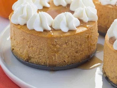https://www.cookiedoughandovenmitt.com/wp-content/uploads/2017/10/mini-pumpkin-cheesecakes-3-picture-1-500x375.jpg