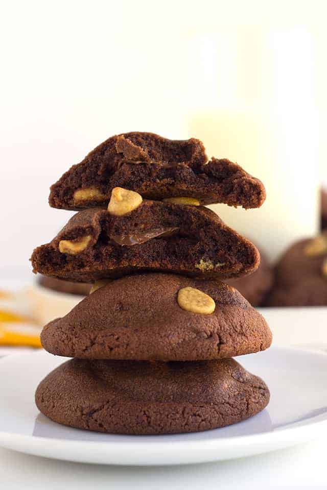 Peanut Butter Chocolate Pudding Cookies - peanut butter chocolate pudding cookies studded with peanut butter chips and stuffed with milk chocolate! These cookies can't get any better especially if you're a chocolate peanut butter lover!
