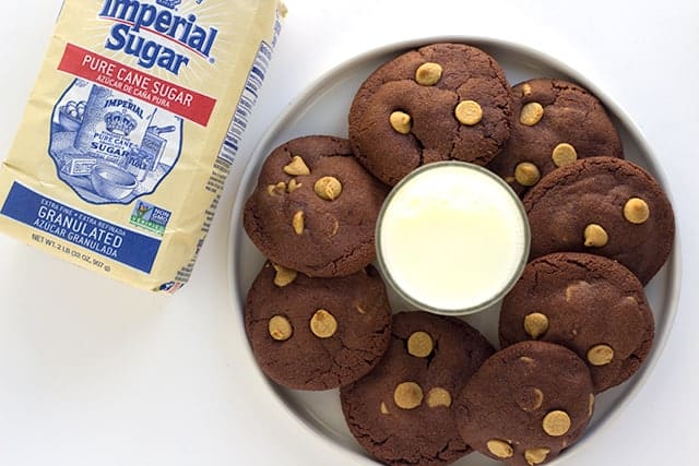 Peanut Butter Chocolate Pudding Cookies - peanut butter chocolate pudding cookies studded with peanut butter chips and stuffed with milk chocolate! These cookies can't get any better especially if you're a chocolate peanut butter lover!