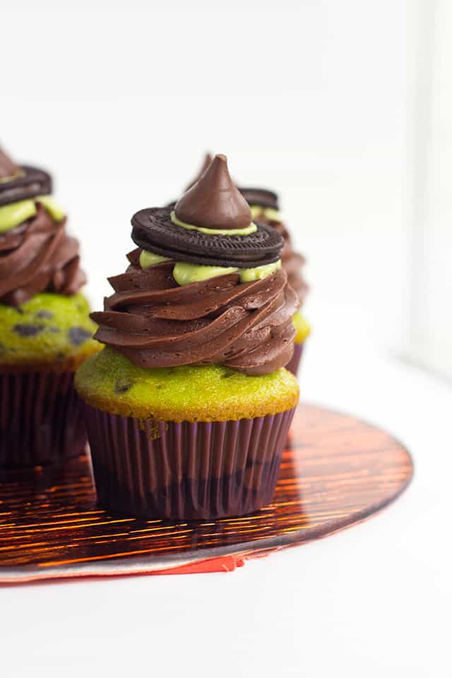 Easy Witch Hat Cupcakes - cupcakes colored green, topped with a rich chocolate frosting swirl, green candy melts, and the cutest witch hat ever!