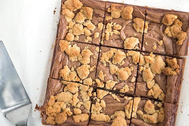 Chocolate Peanut Butter Cheesecake Cookie Bars - these bars are only 5 ingredients! There's a peanut butter cookie base with a rich, chocolate cheesecake filling and bits of peanut butter cookie on top.