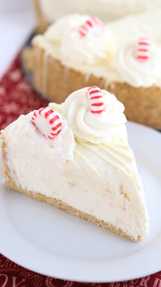 No Bake White Chocolate Peppermint Cheesecake - Who doesn't look a great no bake cheesecake? This one is stuffed with white chocolate and peppermint extract. It's perfect for Christmas too! Add some peppermint candies to the top for a cute finishing touch.