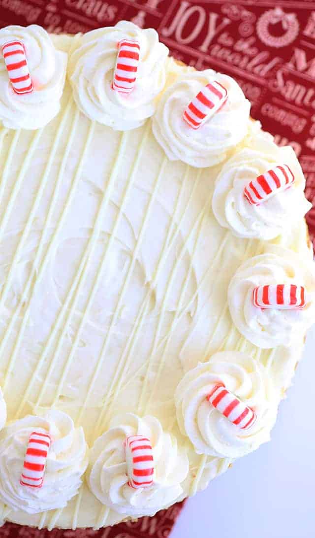 No Bake White Chocolate Peppermint Cheesecake - Who doesn't look a great no bake cheesecake? This one is stuffed with white chocolate and peppermint extract. It's perfect for Christmas too! Add some peppermint candies to the top for a cute finishing touch.