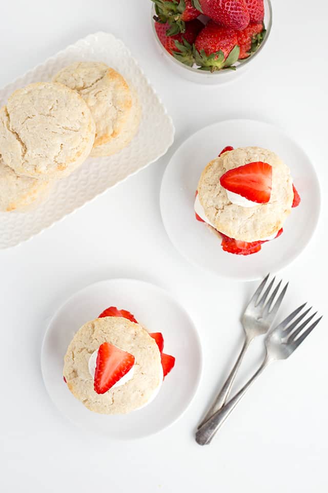 Homemade Strawberry Shortcake Recipe - Warm summer days are coming and this is the perfect cool, refreshing dessert to finish a day with. They're made with homemade sweetened buttermilk biscuits, fresh whipped cream, and macerated fresh strawberries. #cookiedoughandovenmitt #summerdessert #strawberries #dessertrecipes #dessertfoodrecipes