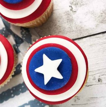 Captain America-themed 4th of July cupcakes.