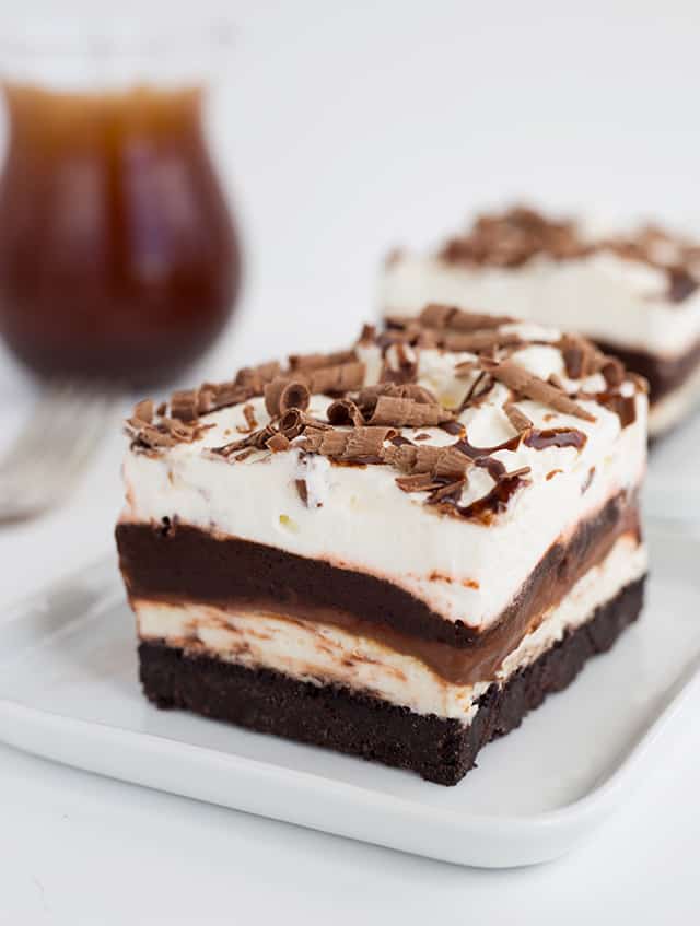 Chocolate Lasagna - This chocolate lasagna is the perfect no-bake summer dessert. It has a chocolate cookie crust, cream cheese, chocolate ganache, pudding, and whipped cream. It's so easy to make and people will go crazy for it every single time. It's like biting into a soft, fluffy chocolate cloud on top of a cookie crust. #cookiedoughandovenmitt #chocolate #dessertrecipes #dessertfoodrecipes #dessertable #nobake #nobakedesserts