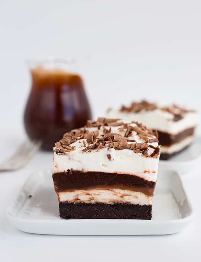 Chocolate Lasagna - This chocolate lasagna is the perfect no-bake summer dessert. It has a chocolate cookie crust, cream cheese, chocolate ganache, pudding, and whipped cream. It's so easy to make and people will go crazy for it every single time. It's like biting into a soft, fluffy chocolate cloud on top of a cookie crust. #cookiedoughandovenmitt #chocolate #dessertrecipes #dessertfoodrecipes #dessertable #nobake #nobakedesserts