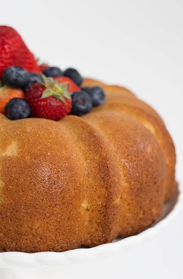 Vanilla Pound Cake Recipe - This buttery, vanilla pound cake recipe is perfect by itself or topped with fresh fruit. It's the perfect dense cake without being dry. Bake it up in your favorite bundt pan for a show-stopping dessert. #cake #vanilla #poundcake #dessertrecipe #cookiedoughandovenmitt