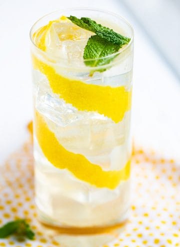 mint leaves floating on the lemonade cocktail