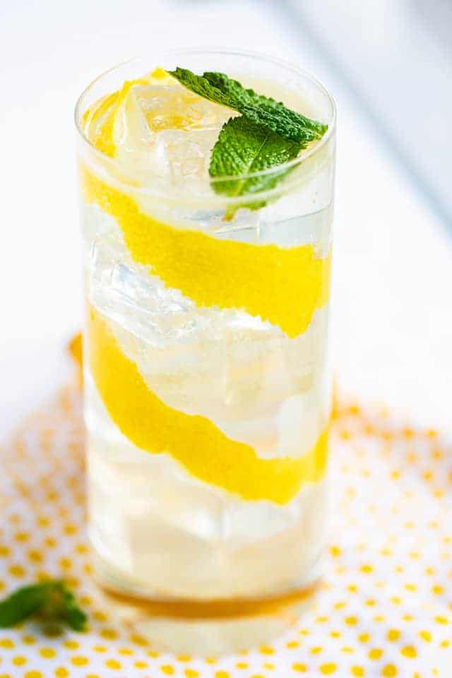 mint leaves floating on the lemonade cocktail