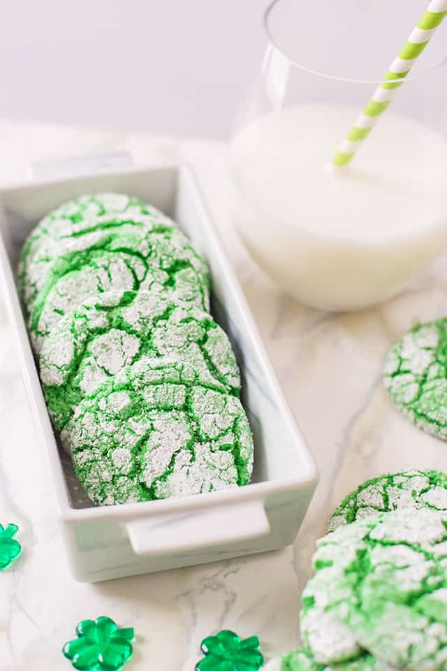 A white rectangle pan withgreen St. Patrick's Day cookies inside