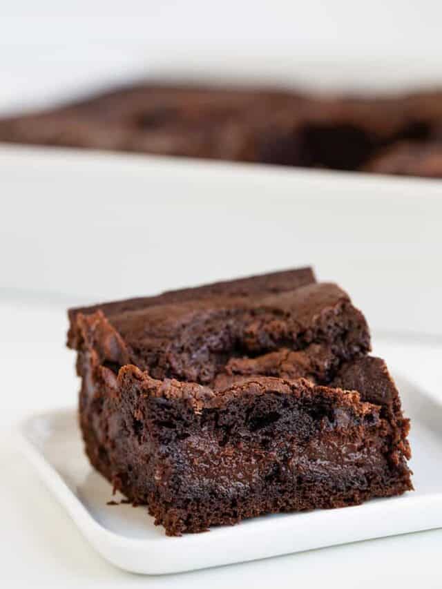 cropped-Chocolate-Earthquake-Cake-Recipe-10-Picture-Cookie-Dough-and-Oven-Mitt.jpg