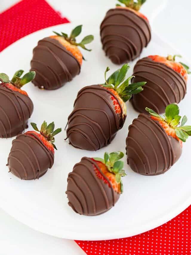 cropped-Chocolatel-Covered-Strawberries-Recipe-2-Picture-Cookie-Dough-and-Oven-Mitt.jpg