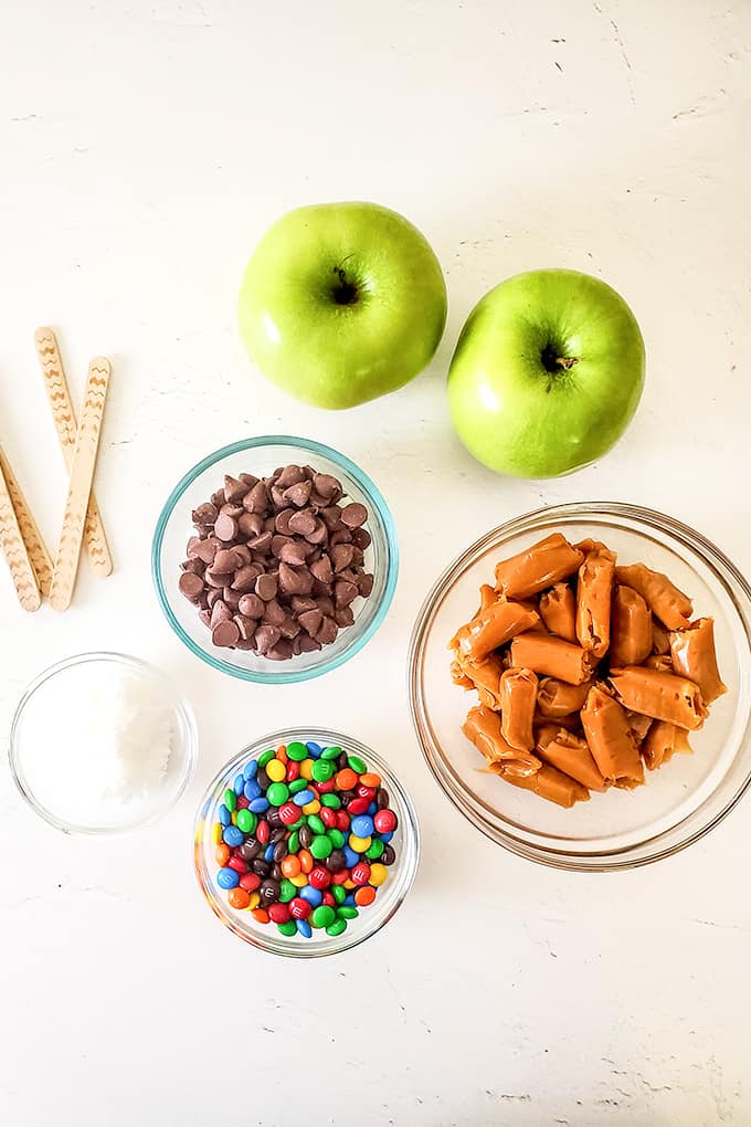 Ingredients: Granny Smith apples, chocolate chips, caramels, M&Ms, paramount crystals, and wooden sticks.