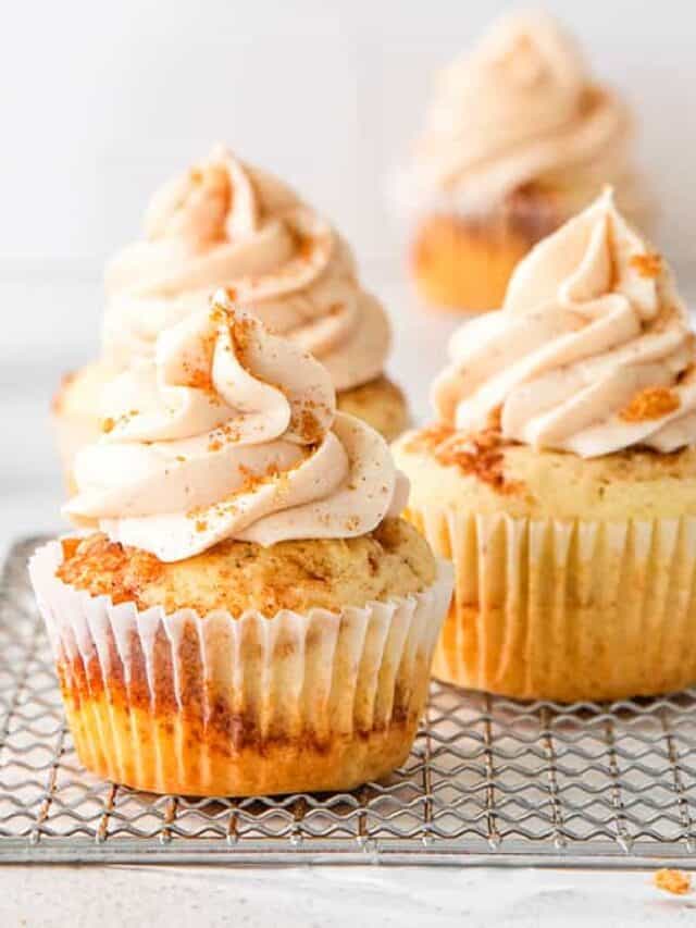 Cinnamon Cupcakes Story Cookie Dough and Oven Mitt