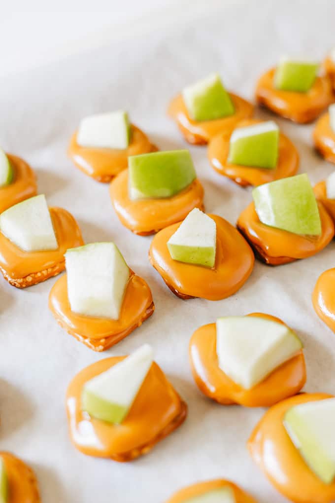 A tray of Caramel Apple Bites with pretzels.